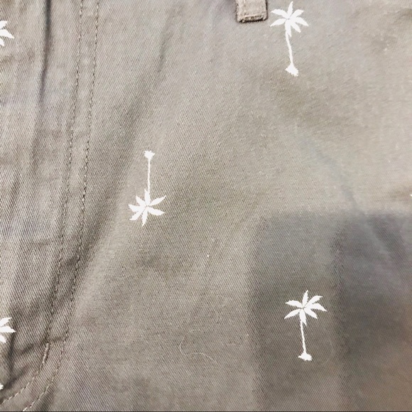 Junk food shorts Mickey Mouse palm trees Disney - Picture 6 of 6